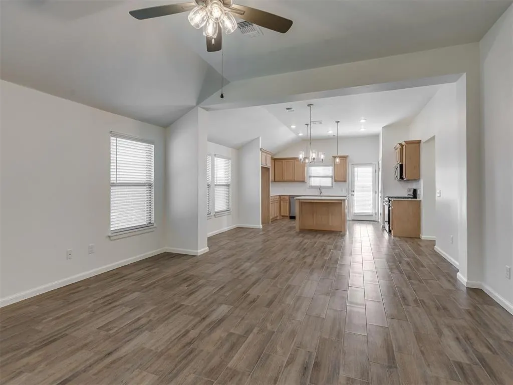 Photo 8 — 13604 Grass Plain Avenue, Yukon, OK 73099