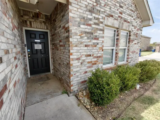 Photo 2 — 2521 Scarlet Lane, El Reno, OK 73036