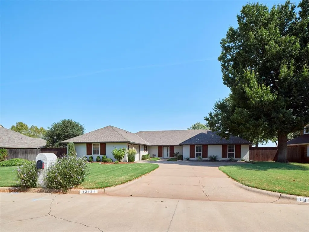 Photo 2 — 13124 Saint Andrews Drive, Oklahoma City, OK 73120