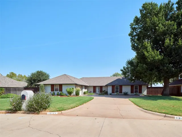 Photo 2 — 13124 Saint Andrews Drive, Oklahoma City, OK 73120