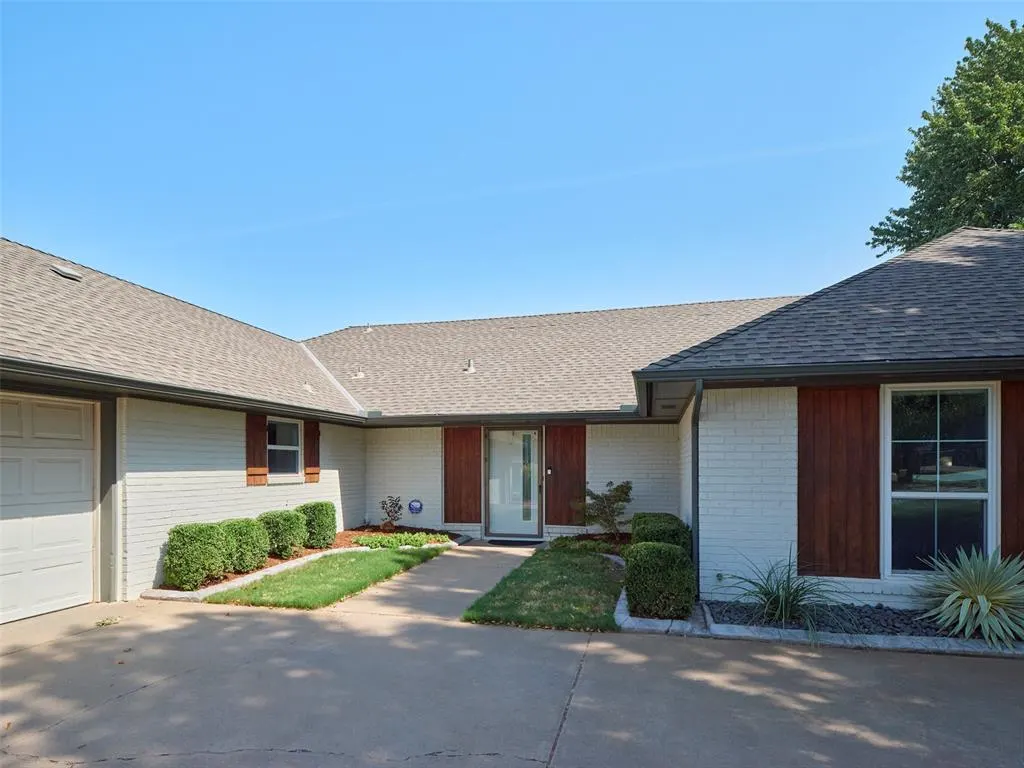 Photo 5 — 13124 Saint Andrews Drive, Oklahoma City, OK 73120