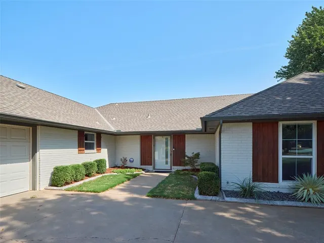 Photo 5 — 13124 Saint Andrews Drive, Oklahoma City, OK 73120