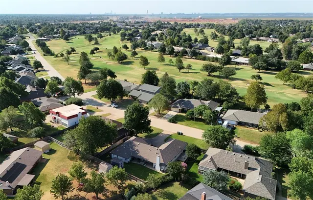 Photo 7 — 13124 Saint Andrews Drive, Oklahoma City, OK 73120