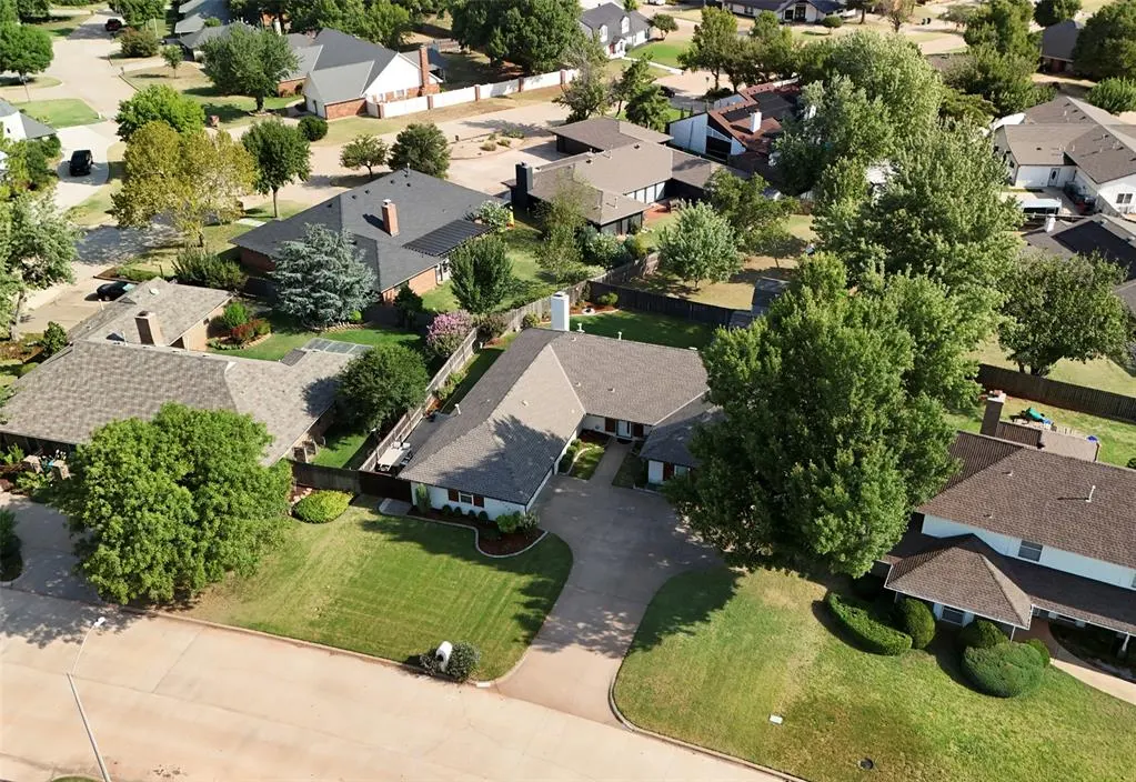 Photo 8 — 13124 Saint Andrews Drive, Oklahoma City, OK 73120