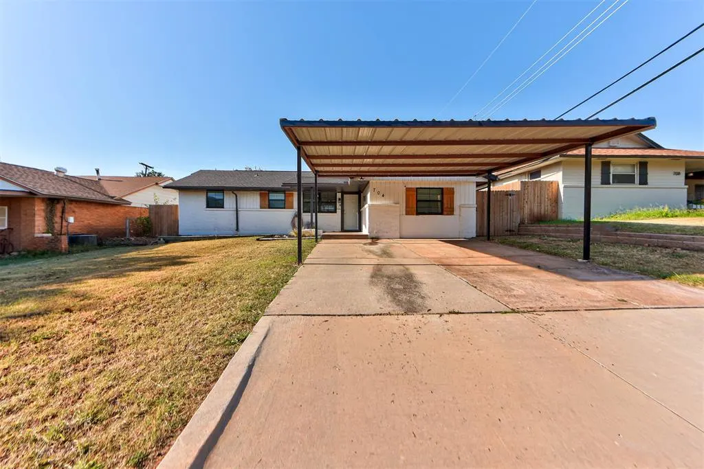Photo 2 — 704 SW 1st Street, Moore, OK 73160