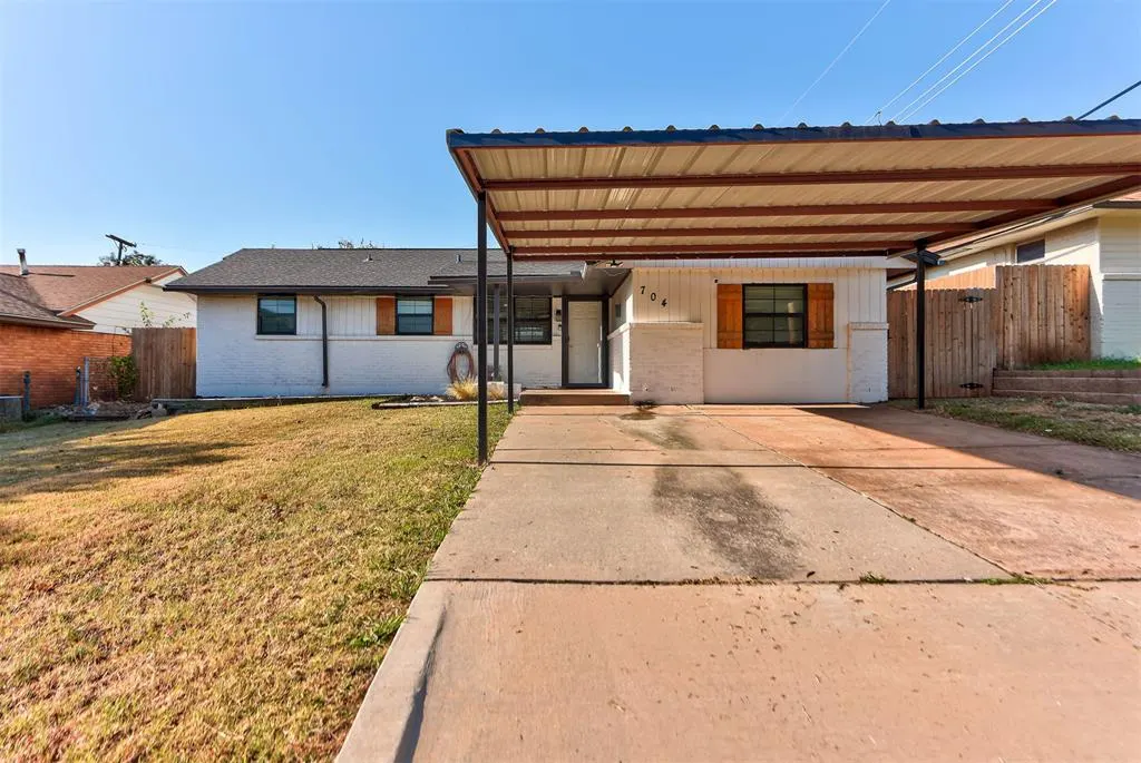 Photo 3 — 704 SW 1st Street, Moore, OK 73160