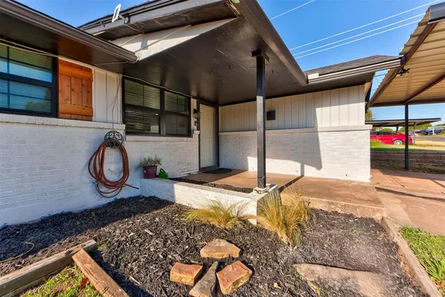 Photo 6 — 704 SW 1st Street, Moore, OK 73160