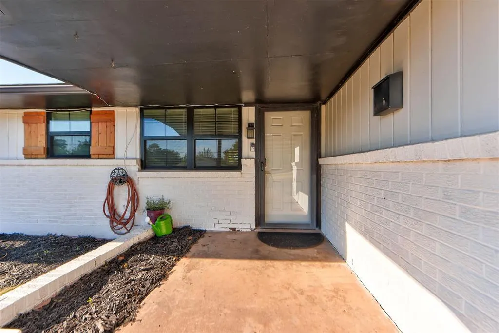 Photo 7 — 704 SW 1st Street, Moore, OK 73160