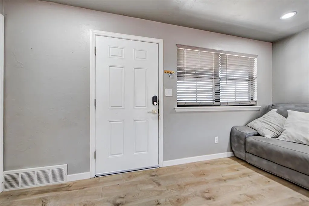 Photo 9 — 704 SW 1st Street, Moore, OK 73160