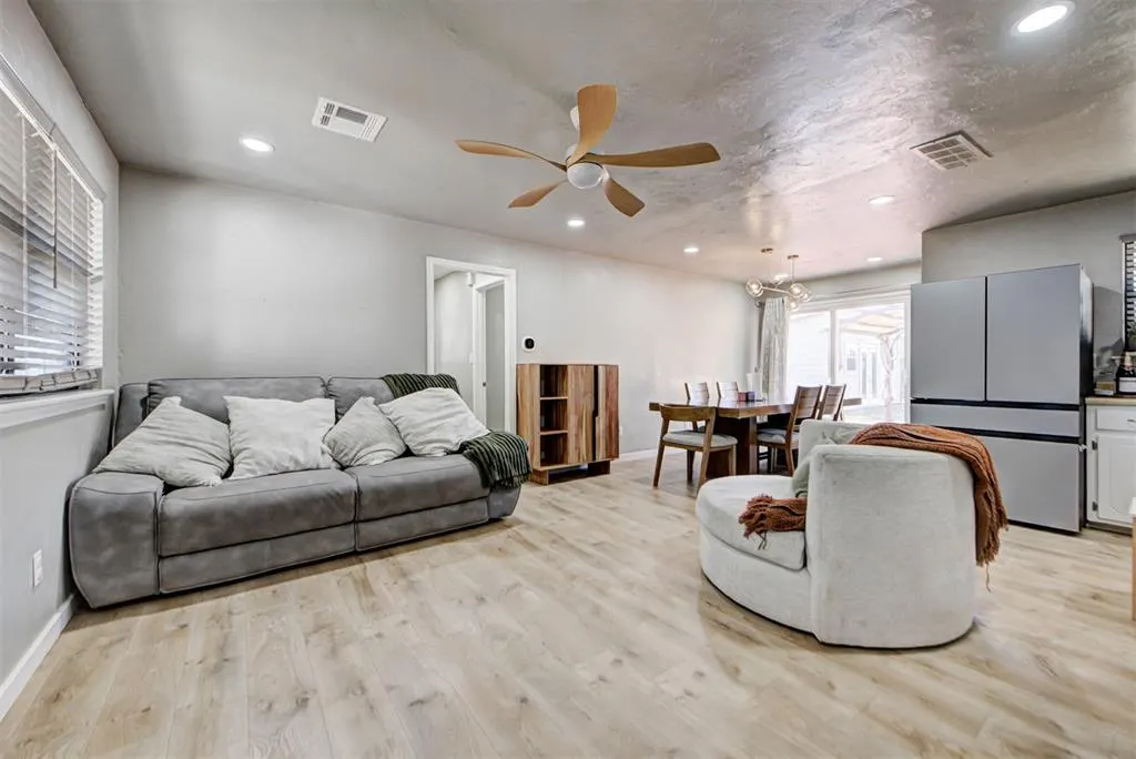 Photo 10 — 704 SW 1st Street, Moore, OK 73160
