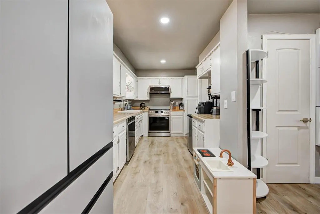 Photo 18 — 704 SW 1st Street, Moore, OK 73160