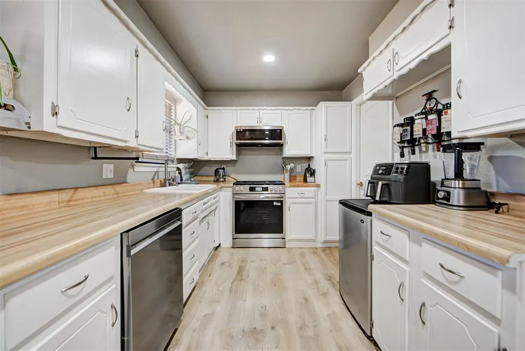 Photo 20 — 704 SW 1st Street, Moore, OK 73160