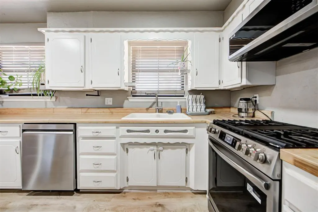 Photo 22 — 704 SW 1st Street, Moore, OK 73160
