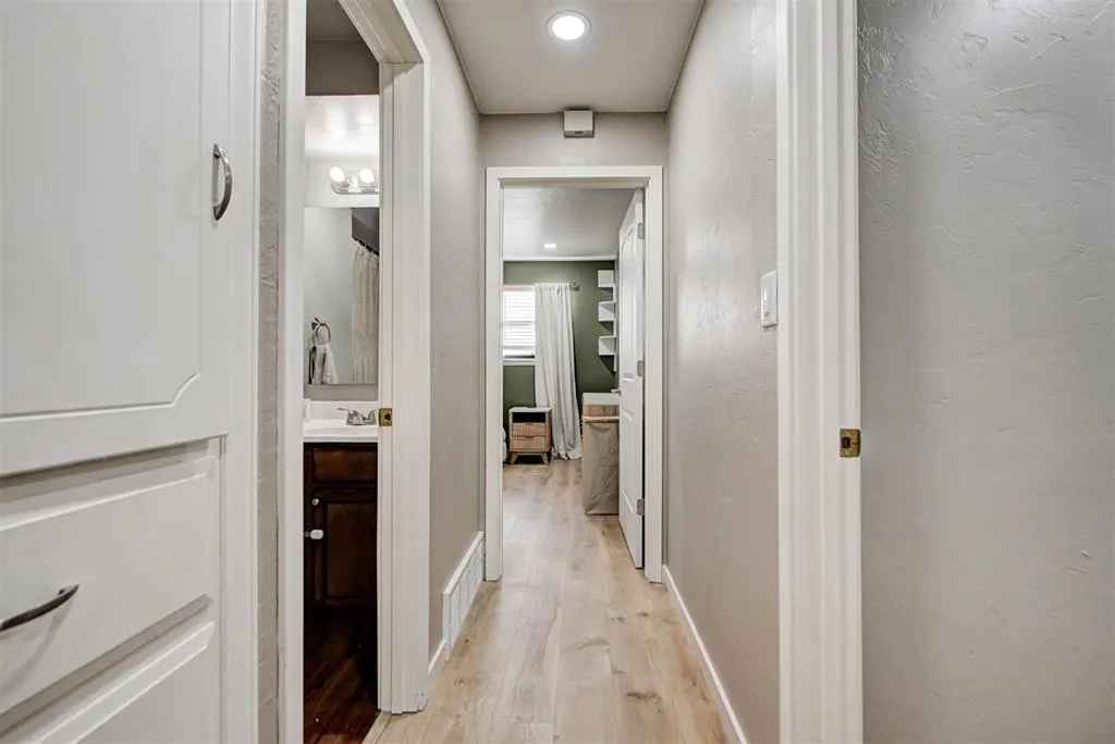 Photo 24 — 704 SW 1st Street, Moore, OK 73160