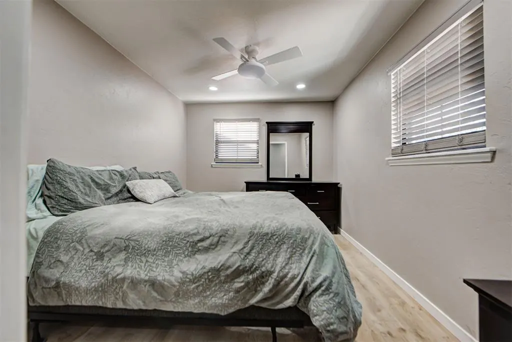 Photo 26 — 704 SW 1st Street, Moore, OK 73160