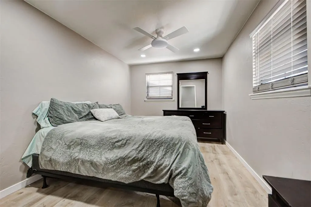 Photo 27 — 704 SW 1st Street, Moore, OK 73160