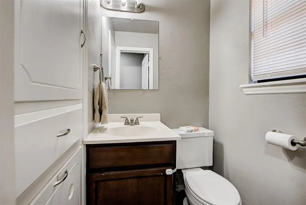 Photo 29 — 704 SW 1st Street, Moore, OK 73160