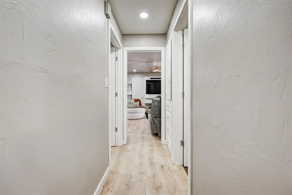 Photo 33 — 704 SW 1st Street, Moore, OK 73160