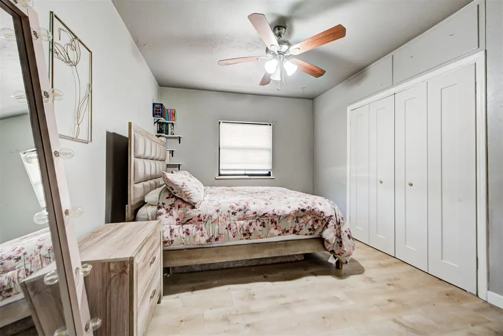 Photo 37 — 704 SW 1st Street, Moore, OK 73160