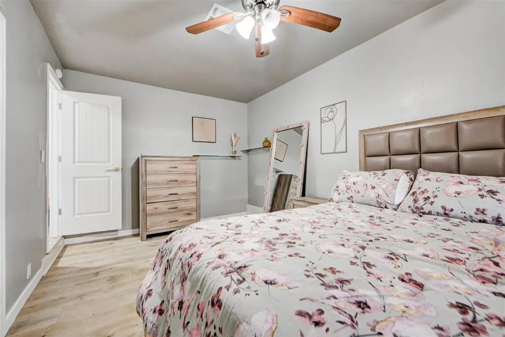 Photo 38 — 704 SW 1st Street, Moore, OK 73160