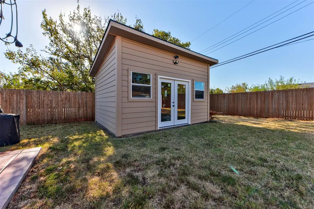 Photo 43 — 704 SW 1st Street, Moore, OK 73160