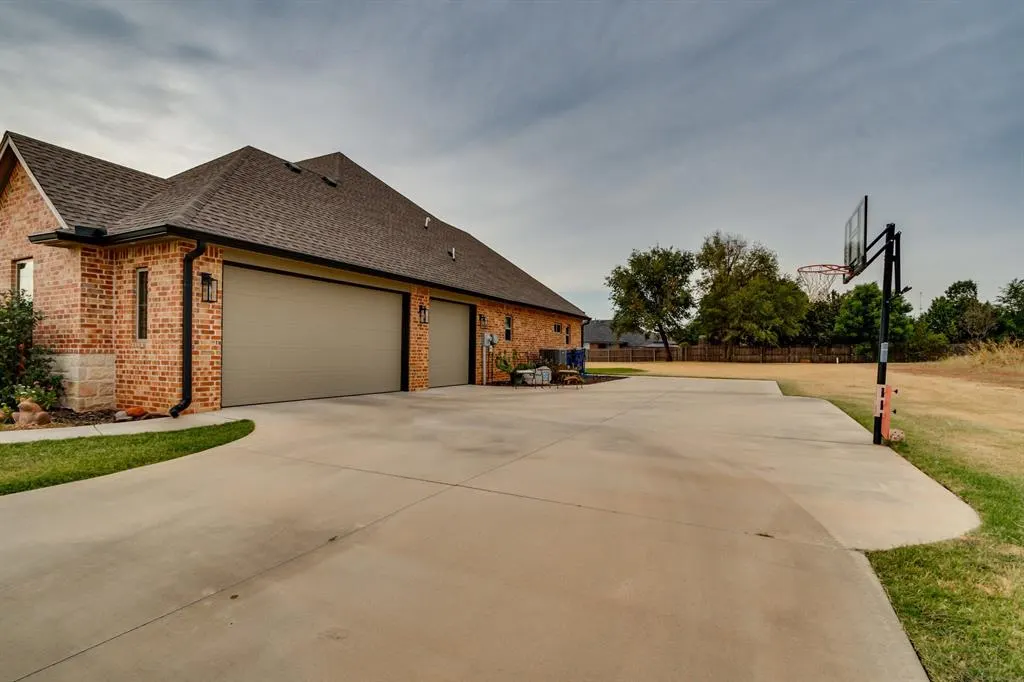 Front exterior — 1408 W Harvard Way, Mustang, OK 73064