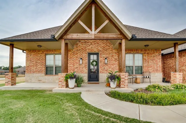 Photo 2 — 1408 W Harvard Way, Mustang, OK 73064