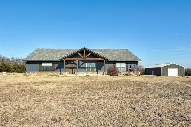 Photo 2 — 335624 E 960 Road, Wellston, OK 74881