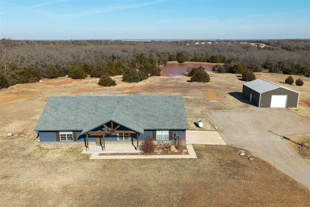 Photo 3 — 335624 E 960 Road, Wellston, OK 74881