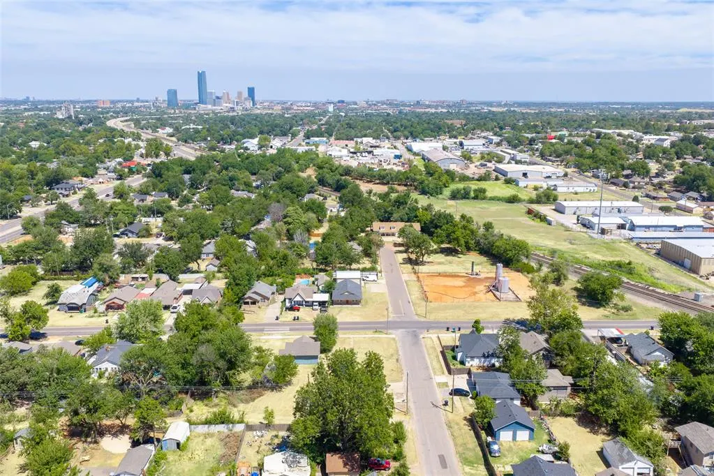 Photo 4 — 242 SE Grand Boulevard, Oklahoma City, OK 73129