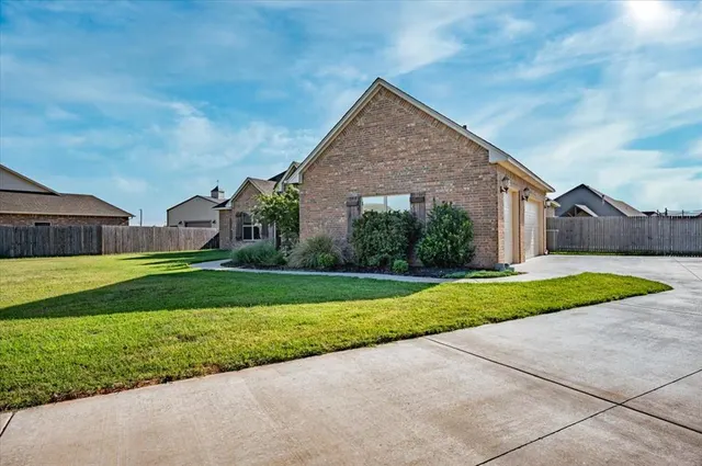 Photo 3 — 2712 Palazzo Circle, Yukon, OK 73099