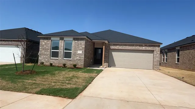 Front exterior — 20429 Mule Deer Drive, Edmond, OK 73012