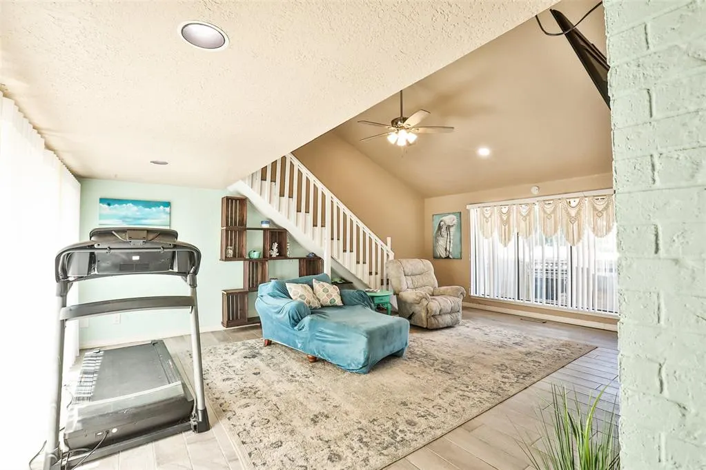 Photo 4 — 225 SE 28th Street, Moore, OK 73160