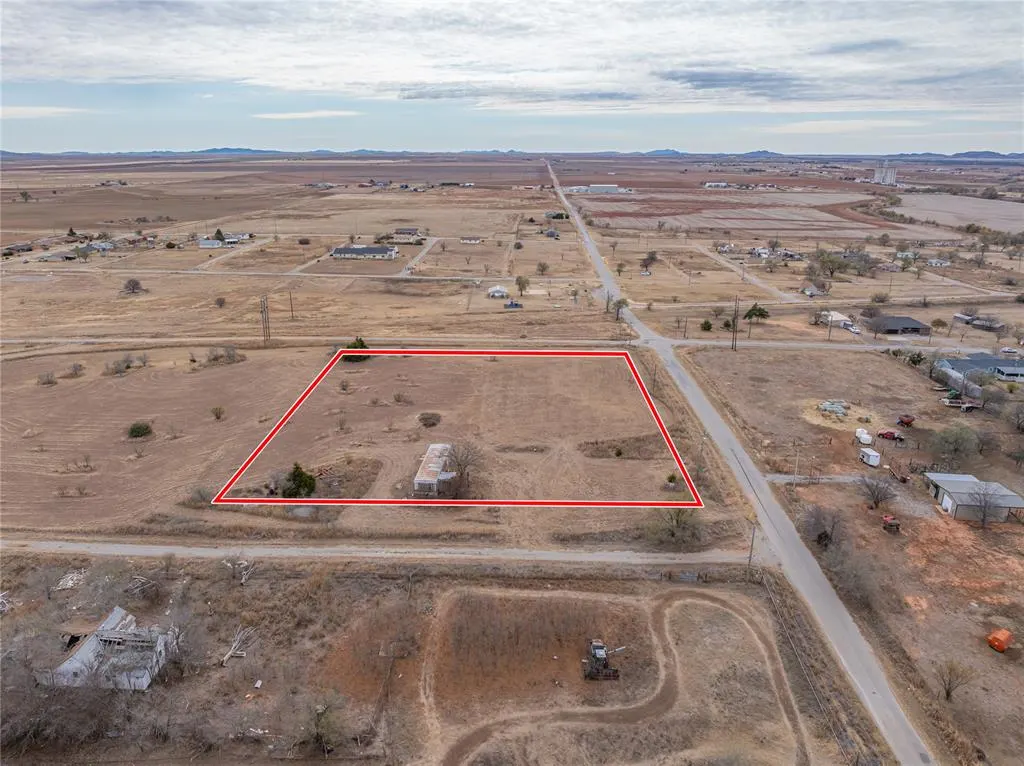 Photo 3 — S Stephenson St (Kenneth O'Neal Dr)/ E 3rd Street, Hobart, OK 73651