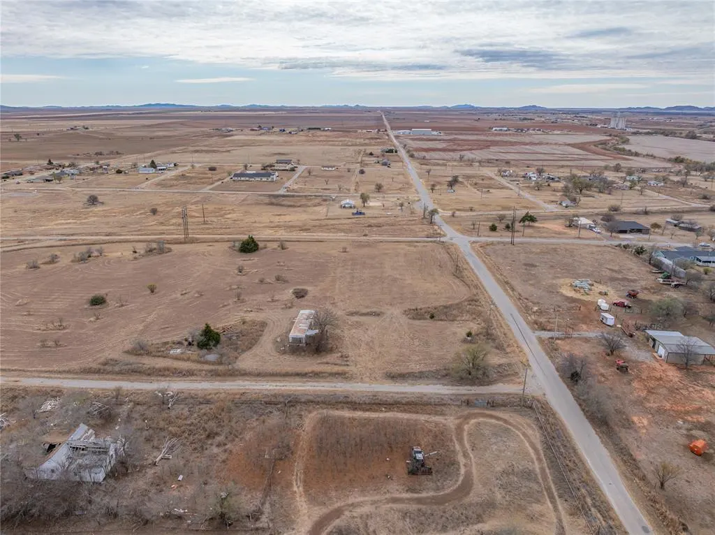 Photo 4 — S Stephenson St (Kenneth O'Neal Dr)/ E 3rd Street, Hobart, OK 73651