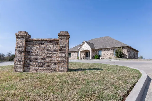 Photo 2 — 1917 Commerce Street, Choctaw, OK 73020