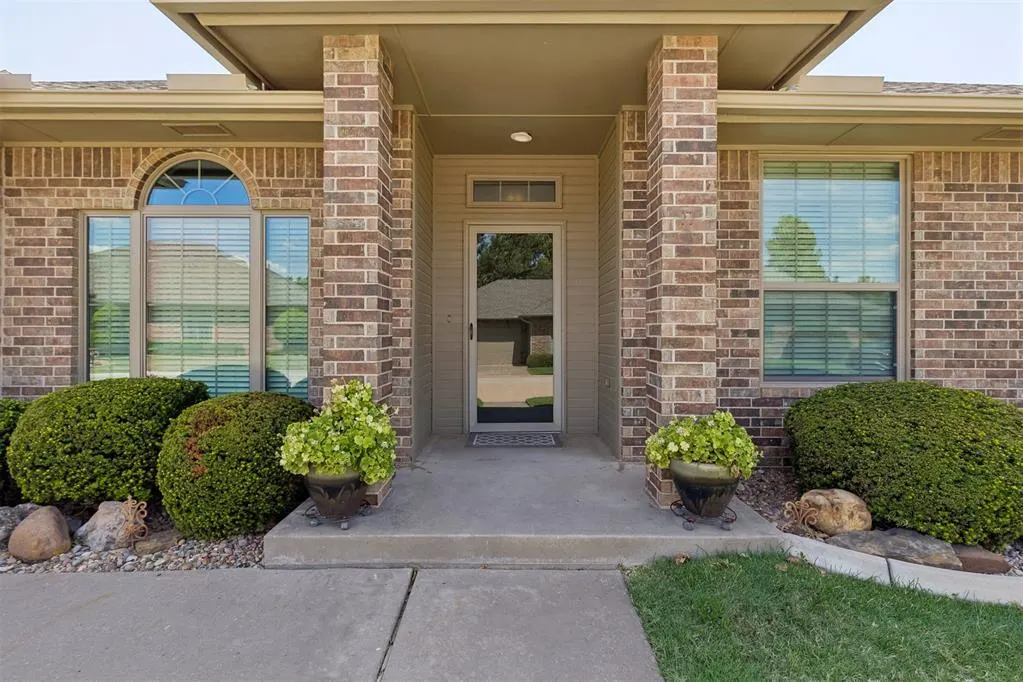 Front exterior — 16013 Sonoma Drive, Edmond, OK 73013