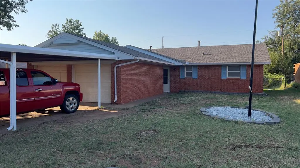 Front exterior — 313 Willow Place, Yukon, OK 73099