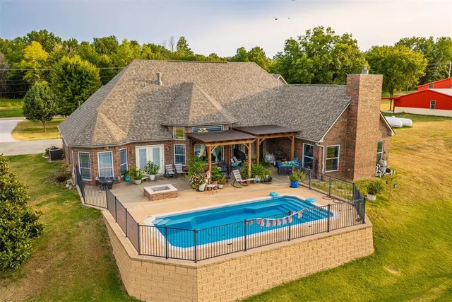 Photo 2 — 13067 S Bristlecone Road, Henryetta, OK 74437