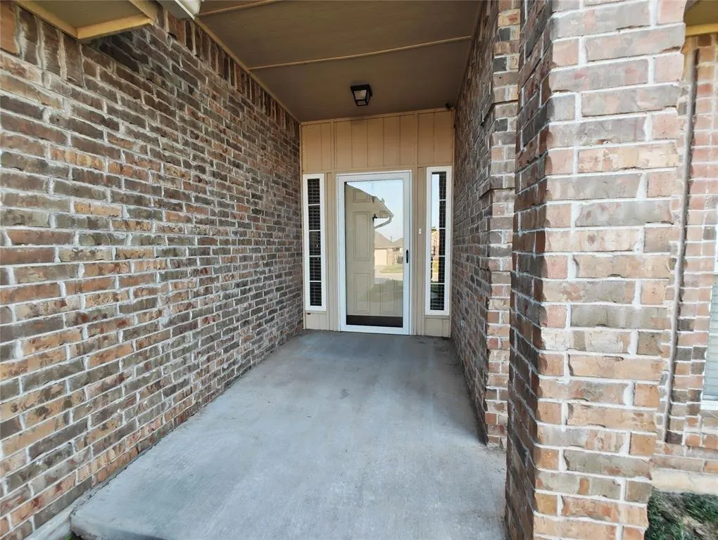 Photo 2 — 4213 Kensington Drive, Oklahoma City, OK 73160