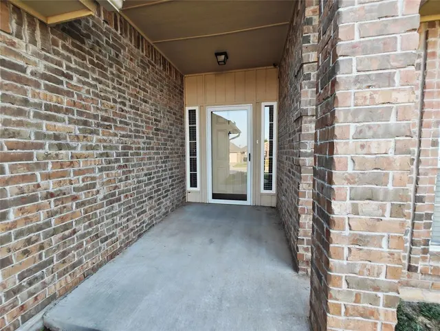 Photo 2 — 4213 Kensington Drive, Oklahoma City, OK 73160