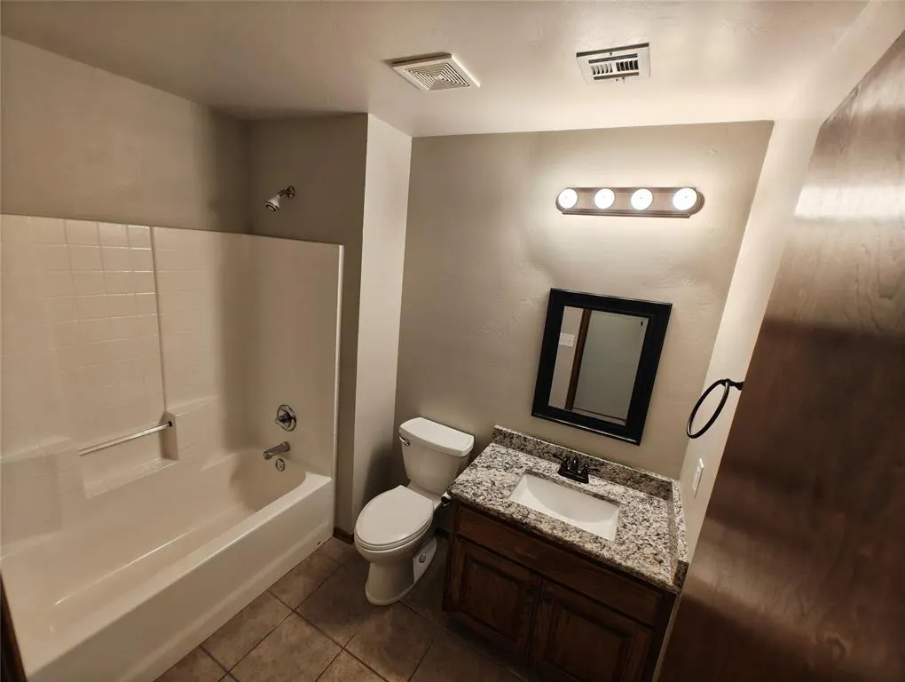 Photo 13 — 4213 Kensington Drive, Oklahoma City, OK 73160
