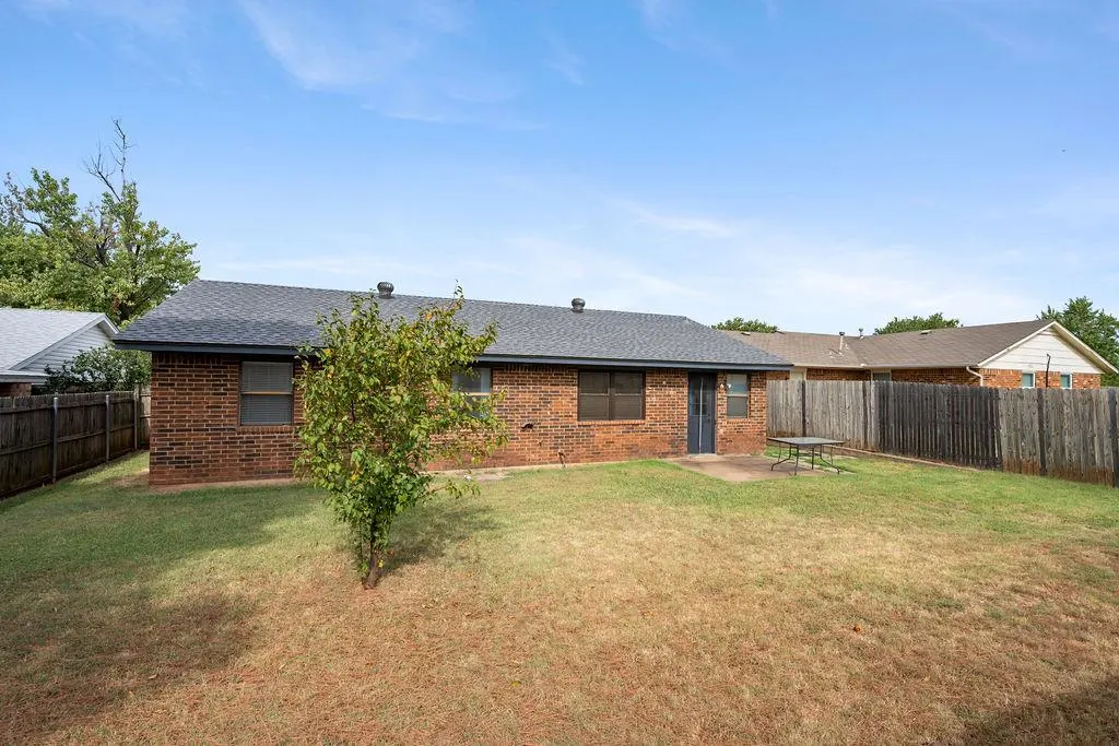 Photo 23 — 1624 Apian Way, Edmond, OK 73003