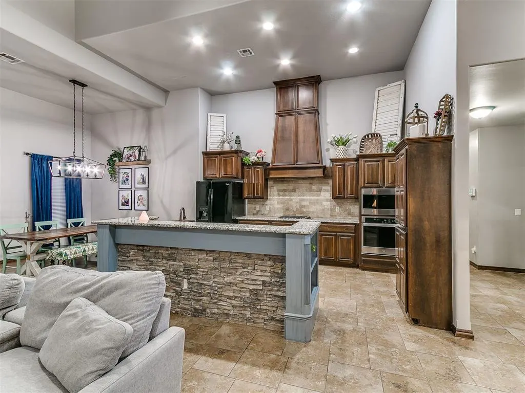 Photo 10 — 13305 Ambleside Drive, Yukon, OK 73099