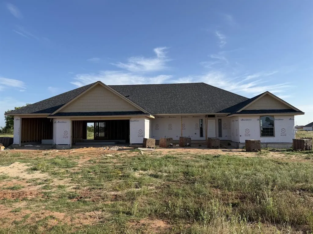 Front exterior — 2585 Gallant Fox Terrace, Guthrie, OK 73044