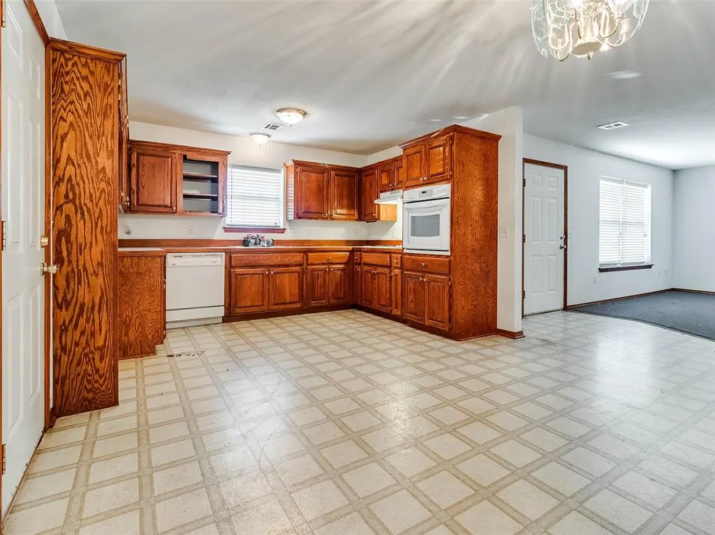 Photo 14 — 209 S 6th Avenue, Stroud, OK 74079