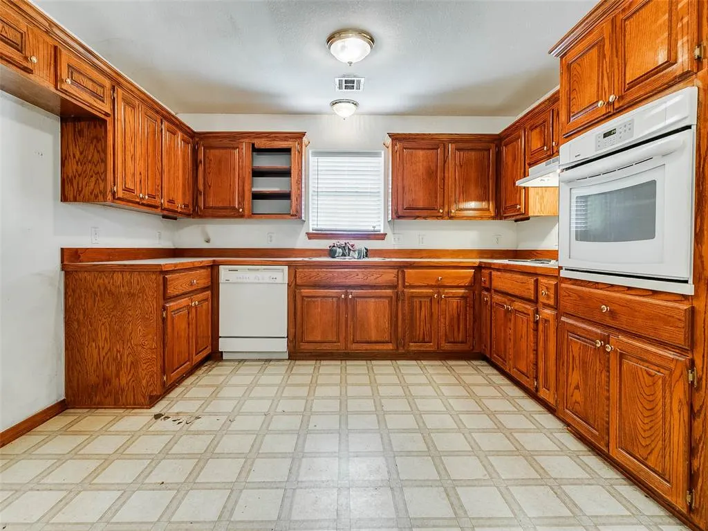 Photo 15 — 209 S 6th Avenue, Stroud, OK 74079