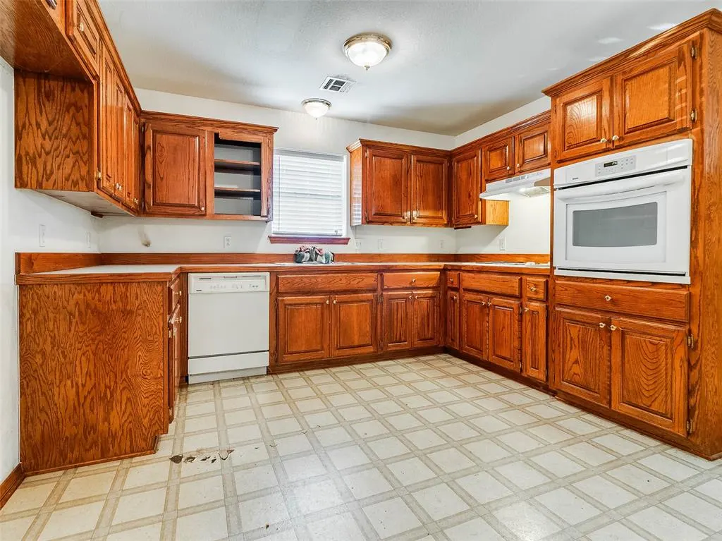 Photo 16 — 209 S 6th Avenue, Stroud, OK 74079
