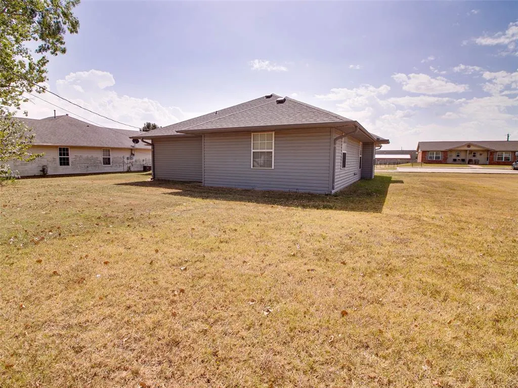 Photo 23 — 209 S 6th Avenue, Stroud, OK 74079