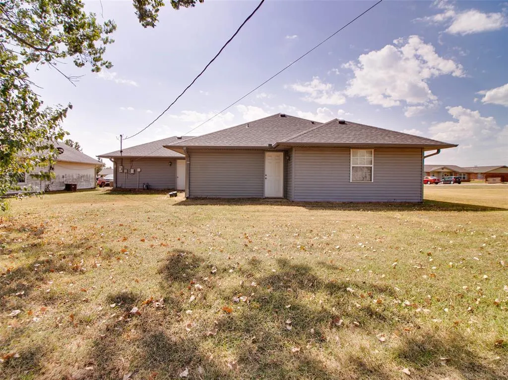 Photo 24 — 209 S 6th Avenue, Stroud, OK 74079